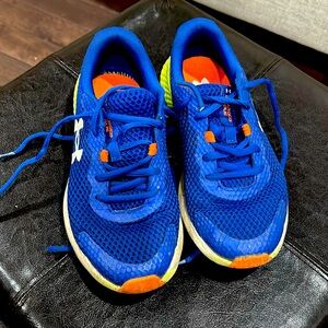 Boys size 4.5 used sneaker